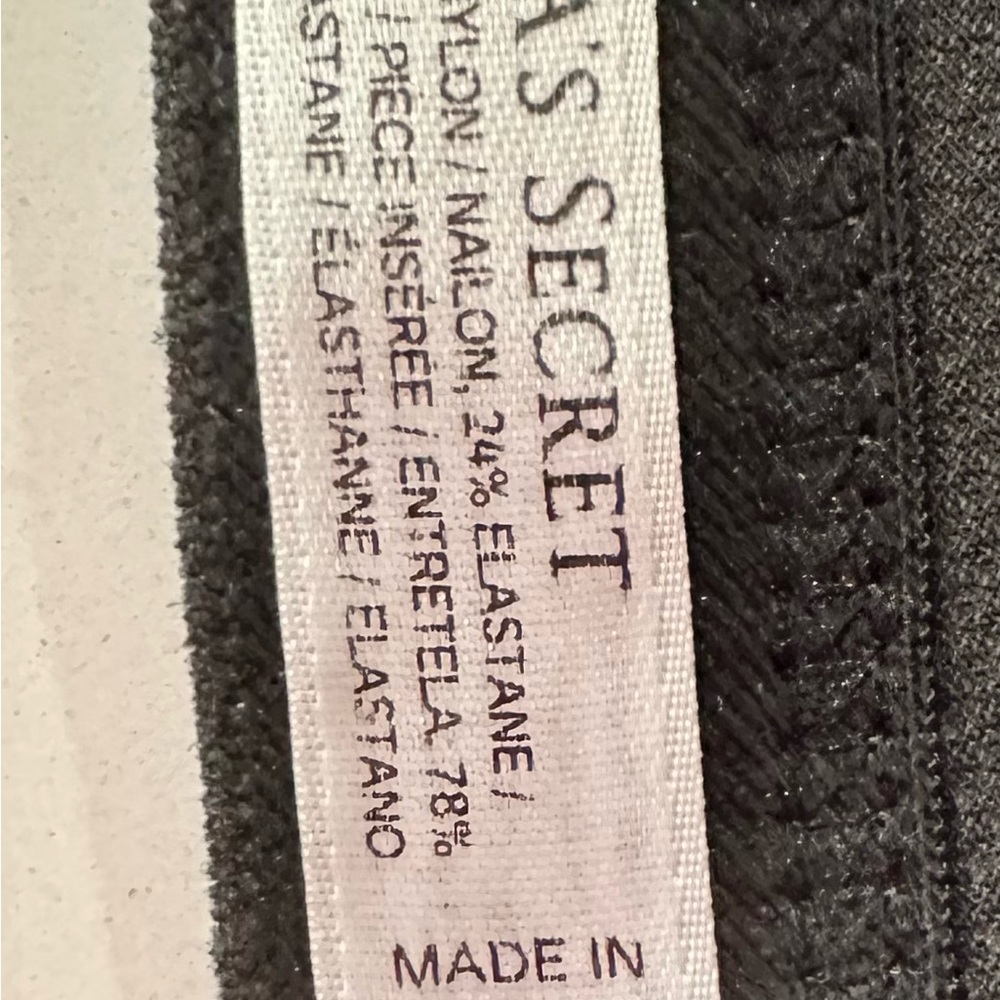 Victoria’s Secret VSX sports bra 34 B - Picture 3 of 3